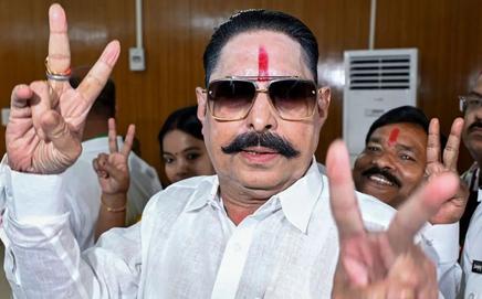 MLA Anant Kumar Singh receives grand welcome after being released from Beur jail. (File pic)