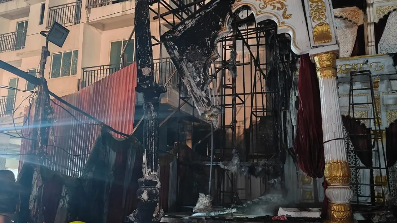 After receiving the alert from the Shil Fire Station, firefighters rushed to the spot with one rescue vehicle and one fire engine. Officers and personnel of the fire brigade worked swiftly to contain the blaze