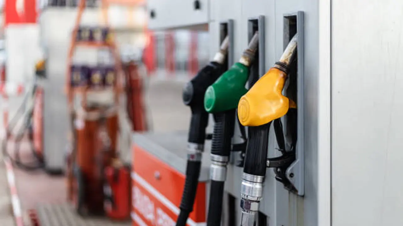 Fuel shortage rumours trigger panic buying in Uttar Pradesh