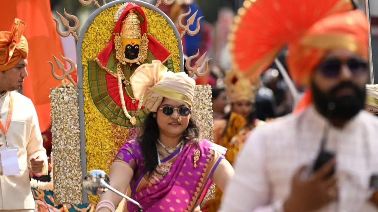 This year toom the Malad Shobha Yatra continued to be a vibrant expression of faith, culture, and community spirit, bringing together locals from all walks of life to celebrate the Marathi New Year