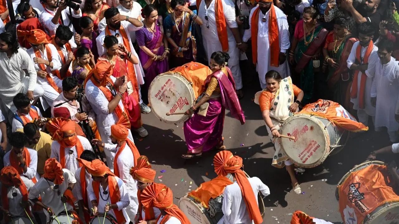 Women dressed in elegant nauvari sarees and adorned with traditional jewellery, while men wore kurta-pyjamas paired with saffron turbans, reflecting the cultural essence of Maharashtra. PIC/ ATUL KAMBLE