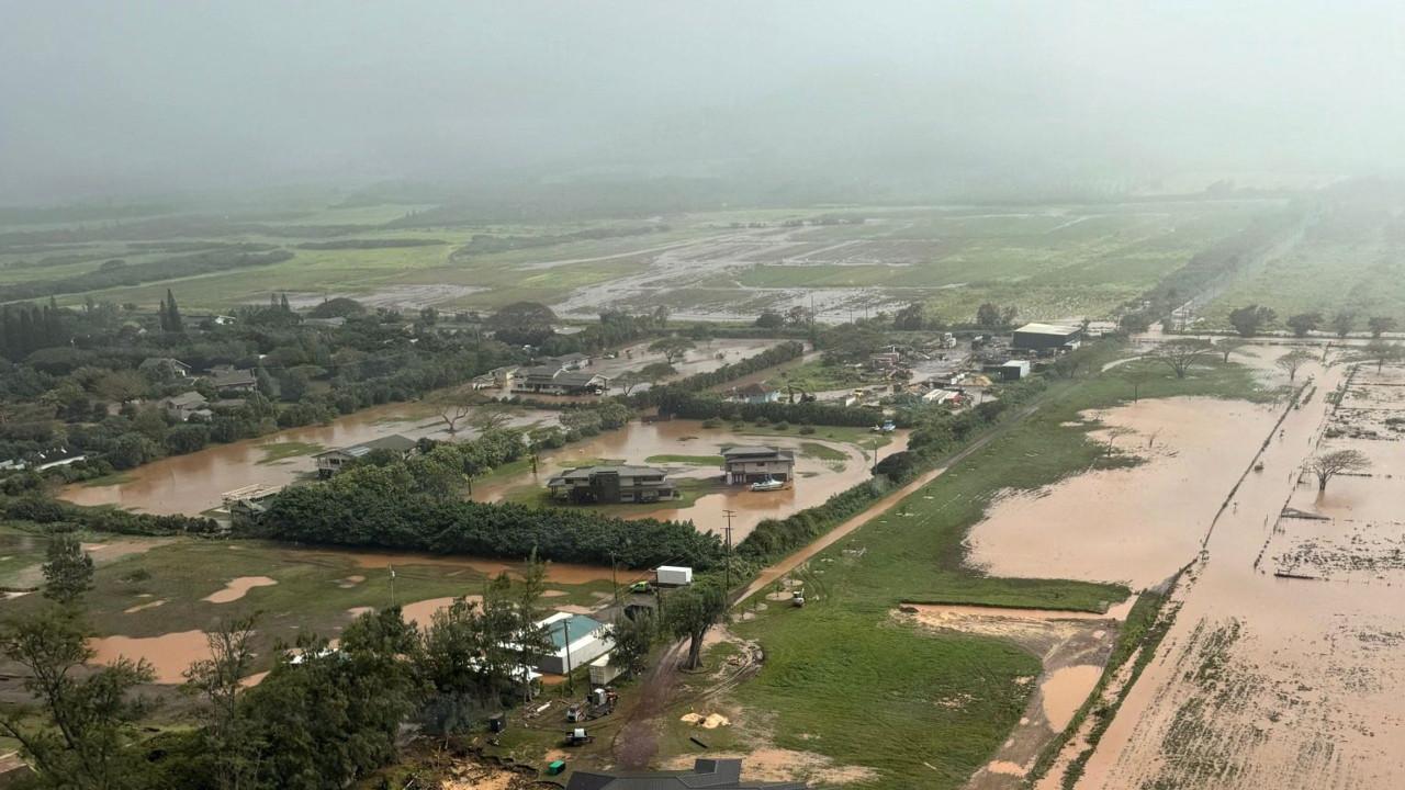 IN PHOTOS: Thousands evacuated as intense rains wreak havoc in Hawaii