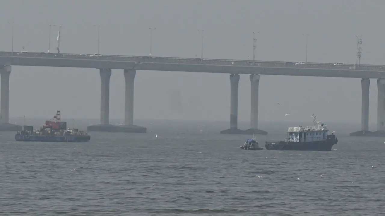 Mumbai LIVE: City records light haze skies; AQI rises to 103