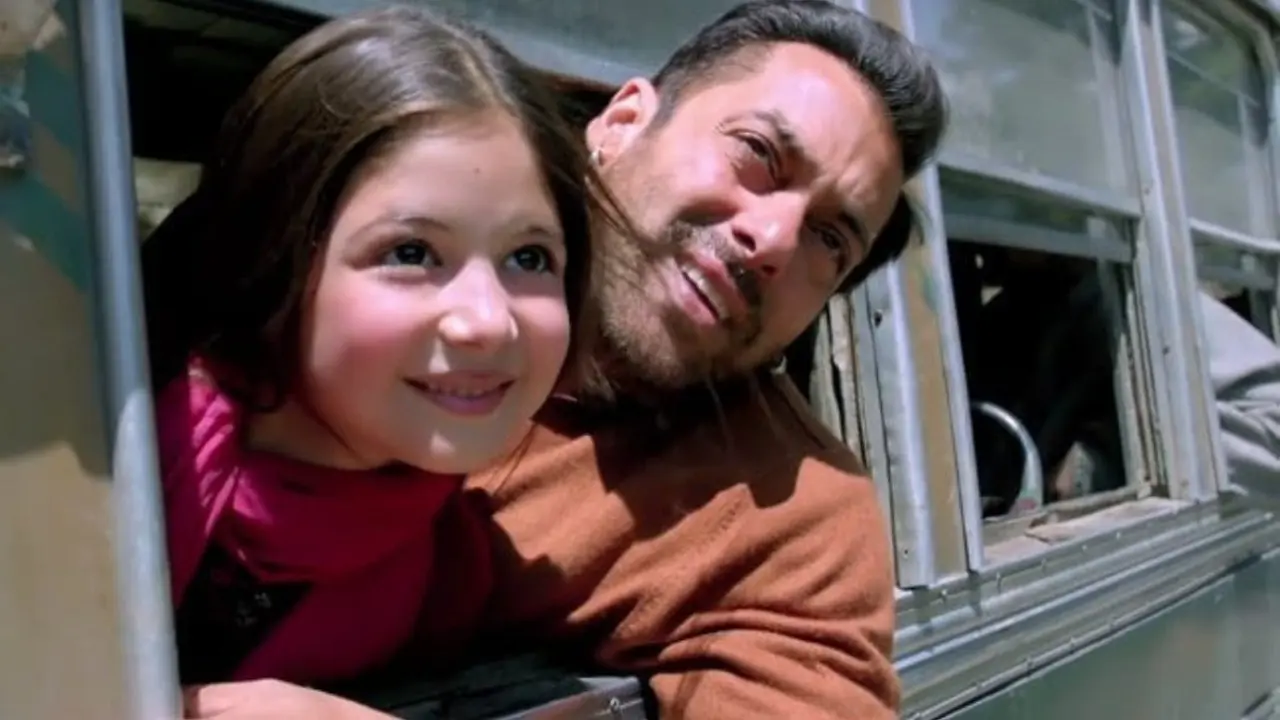 Bajrangi Bhaijaan (2015)
Shahida (Harshali Malhotra), a Pakistani speech-impaired girl gets lost in India, and is found by Pawan who vows to return her to her country.