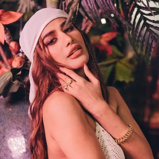 On February 1, Poonam's official Instagram account posted a statement announcing her death due to cervical cancer, leaving everyone shocked. The next day, she came live on a video stream and revealed it was a stunt to raise awareness for the disease. Her move led to widespread public outrage and calls for an FIR against her for the hoax.