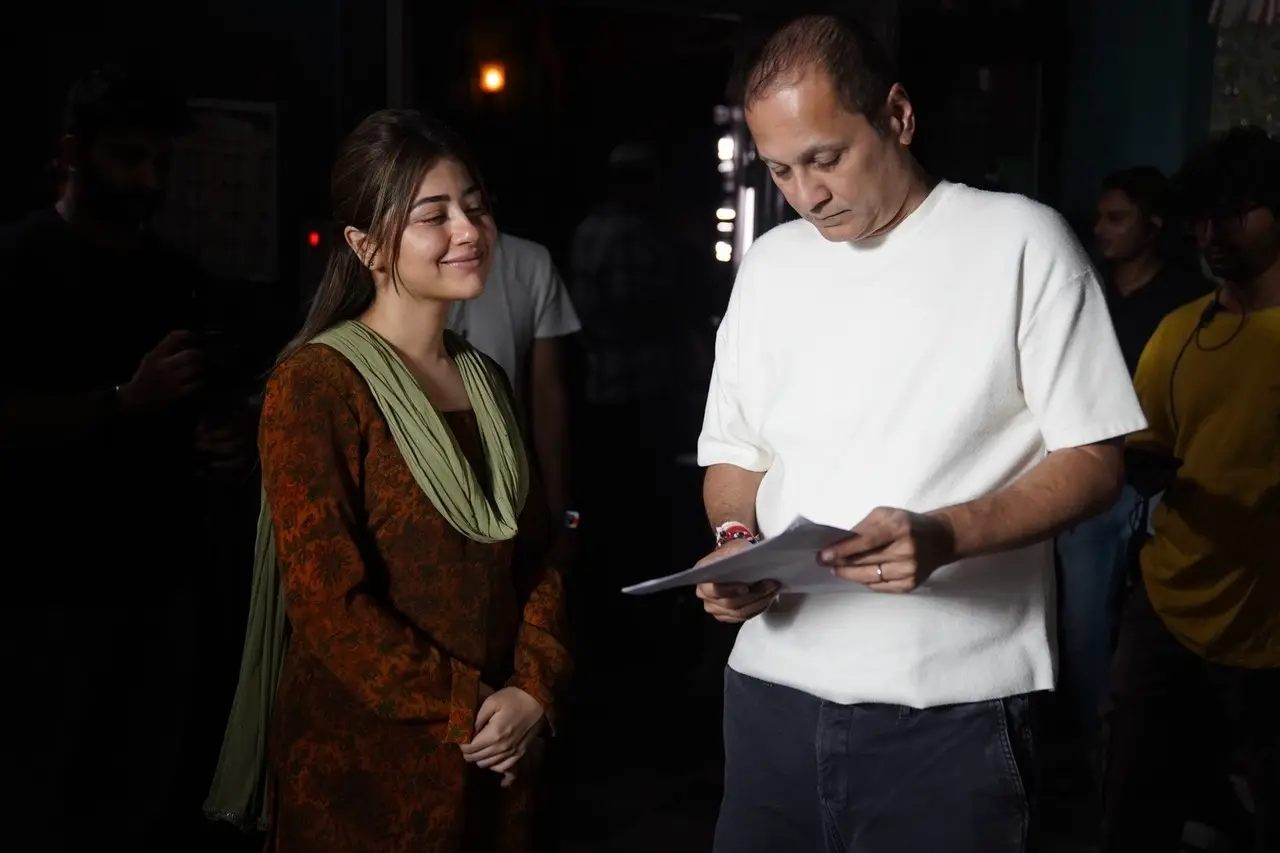 Aditi has a deep conversation regarding a scene with writer and producer Vipul Amrutlal Shah in this picture.