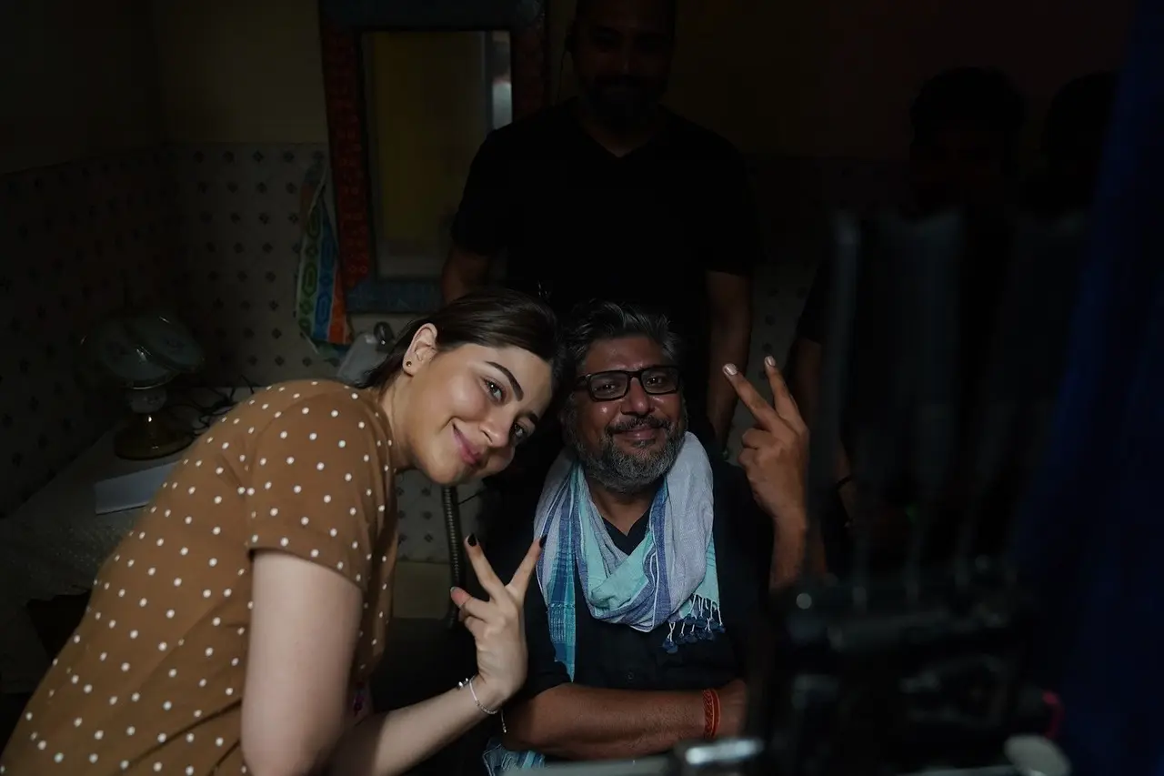 Aditi and the director Kamakhya Narayan Singh pose for a picture and flash the victory sign in the middle of the shoot.