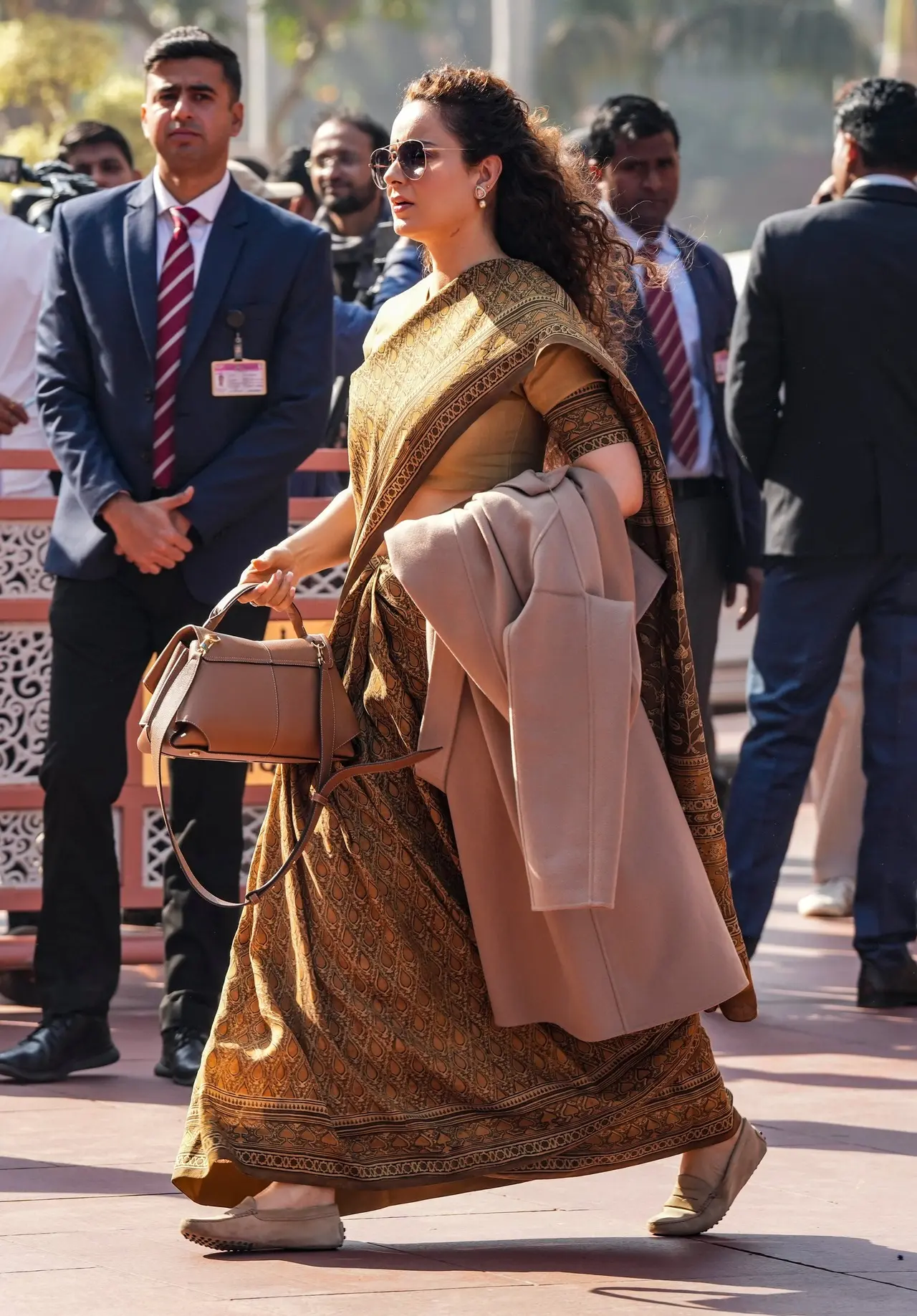 Kangana sports a handloom cotton Bagru hand-block printed cotton saree. Bagru is a traditional printing technique from Rajasthan known for its natural dyes and ethnic motifs.