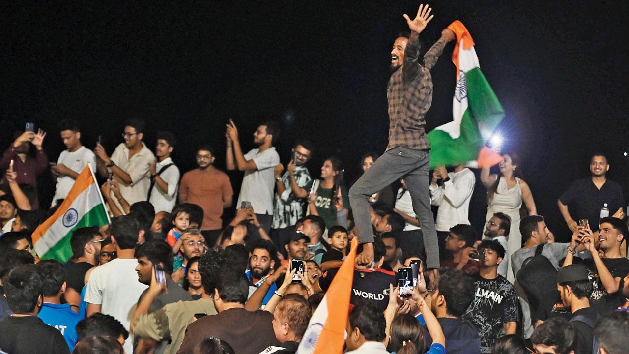 Indian fans gathered in large numbers at the 'Queen's necklace' to celebrate the team's victory