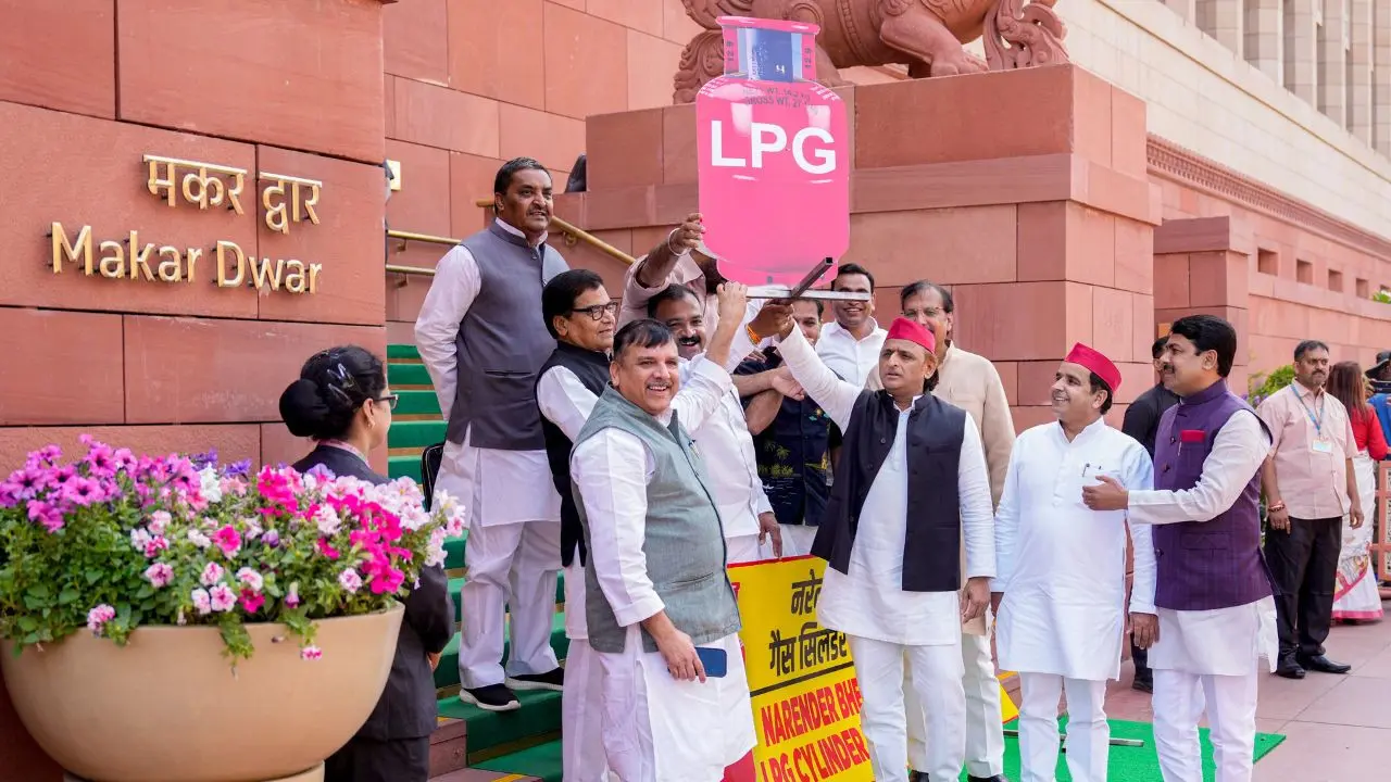 IN PHOTOS | Budget Session: Opposition leaders stage protest over LPG crisis