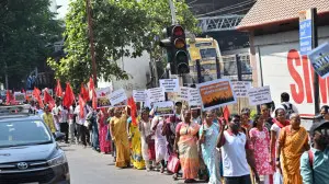 Mumbai LIVE: Mahamorcha sees tribals rally in Mumbai for land and forest rights