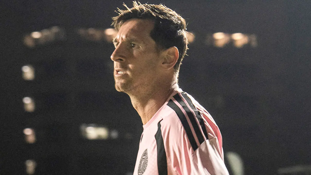 Fan knocks over Messi during pitch invasion