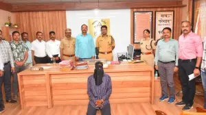 Mumbai: Husband pushes wife towards running train after dispute in Mulund, held