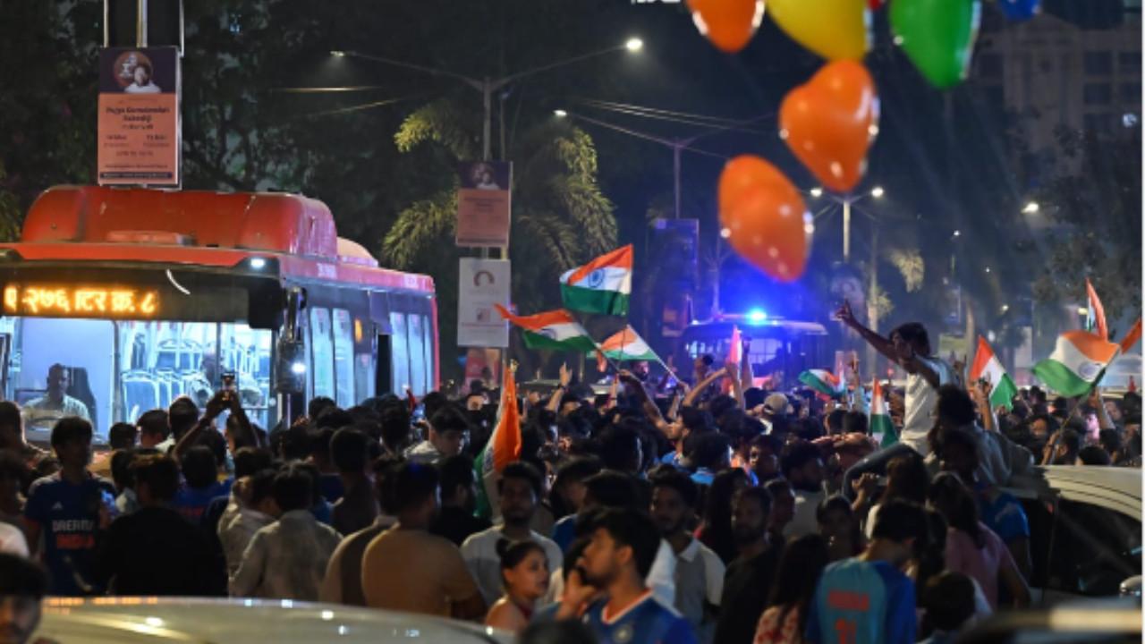 Fans celebrate Team India`s T20 World Cup win (Pics: Satej Shinde)