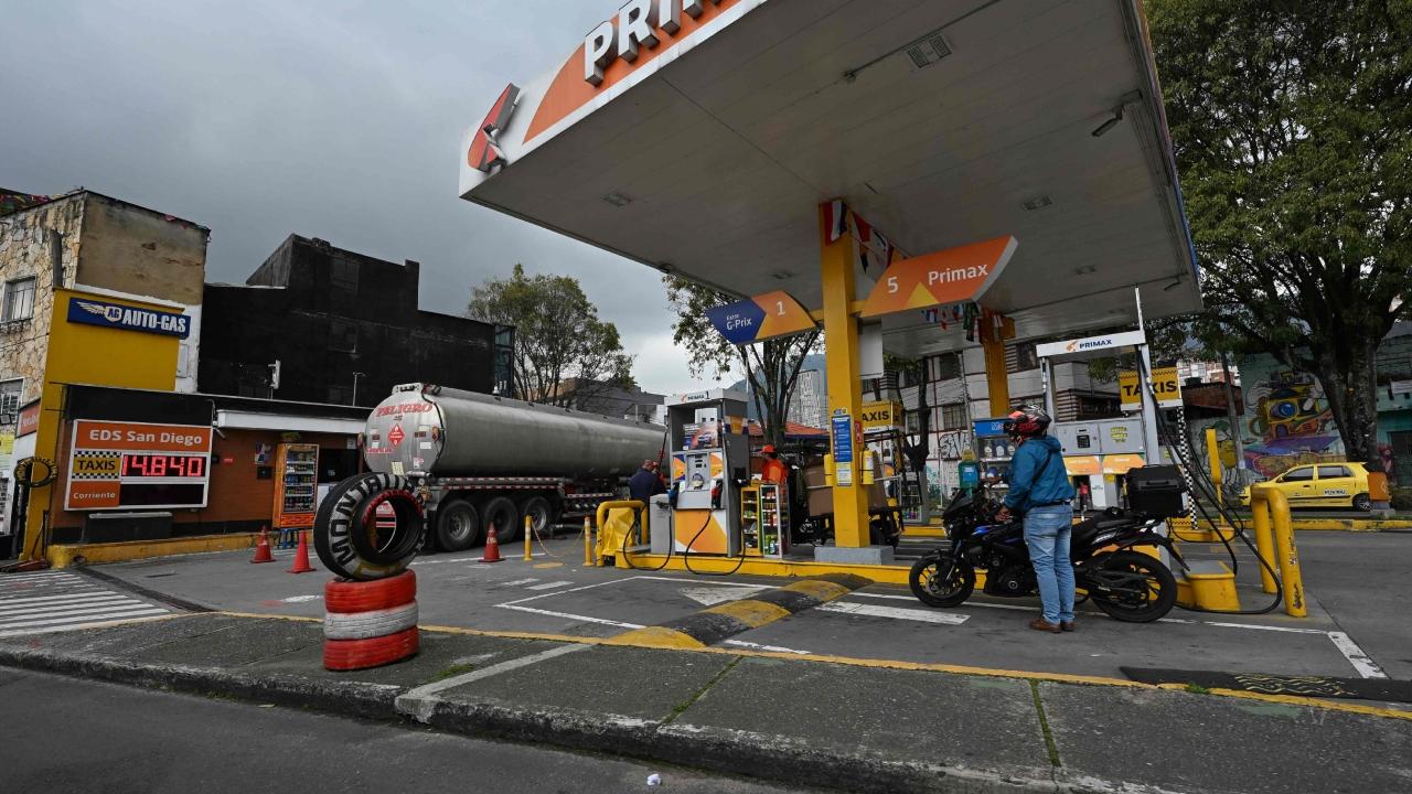 Earlier on Monday, oil prices had climbed past USD 100 a barrel as the conflict involving Iran disrupted energy flows through the Strait of Hormuz and rattled global markets