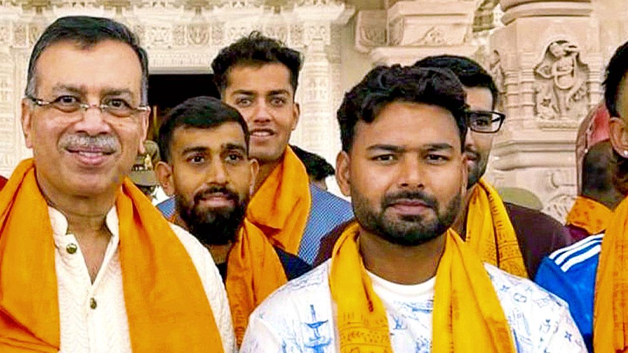 LSG owner Sanjiv Goenka and skipper Rishabh Pant visit a temple in Ayodhya recently