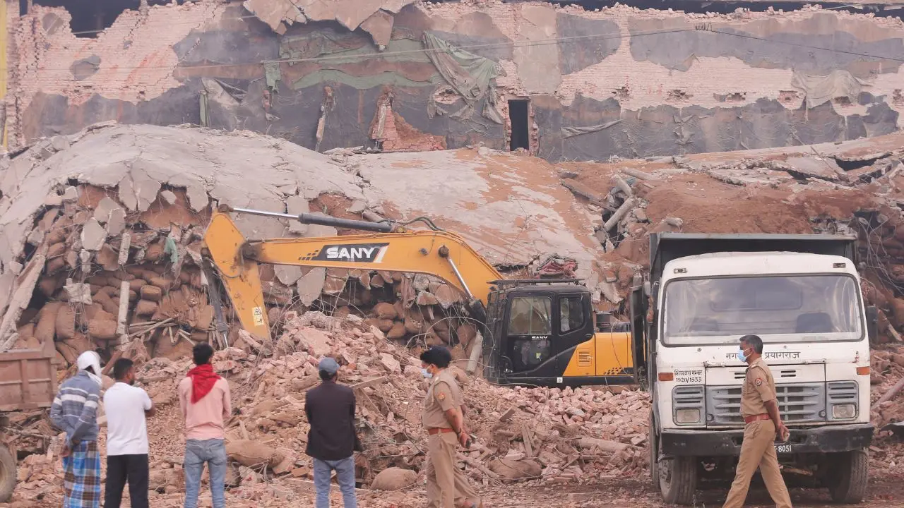 Prime Minister Narendra Modi and Uttar Pradesh Chief Minister Yogi Adityanath expressed grief over the incident and announced financial assistance of Rs 2 lakh for the families of the deceased and Rs 50,000 for the injured