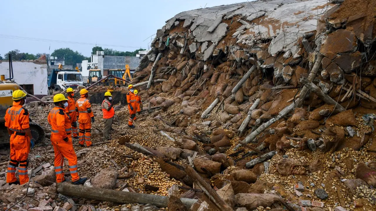 Police Commissioner Jogendra Kumar said a section of the cold storage facility collapsed in Chandapur under the Phaphamau police station area