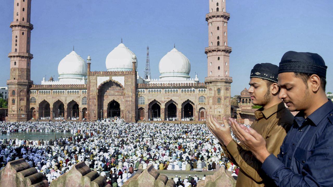 Worshippers mark Eid al-Fitr with special prayers at Darul Uloom Taj-ul-Masajid in Bhopal, Madhya Pradesh. PIC/ PTI