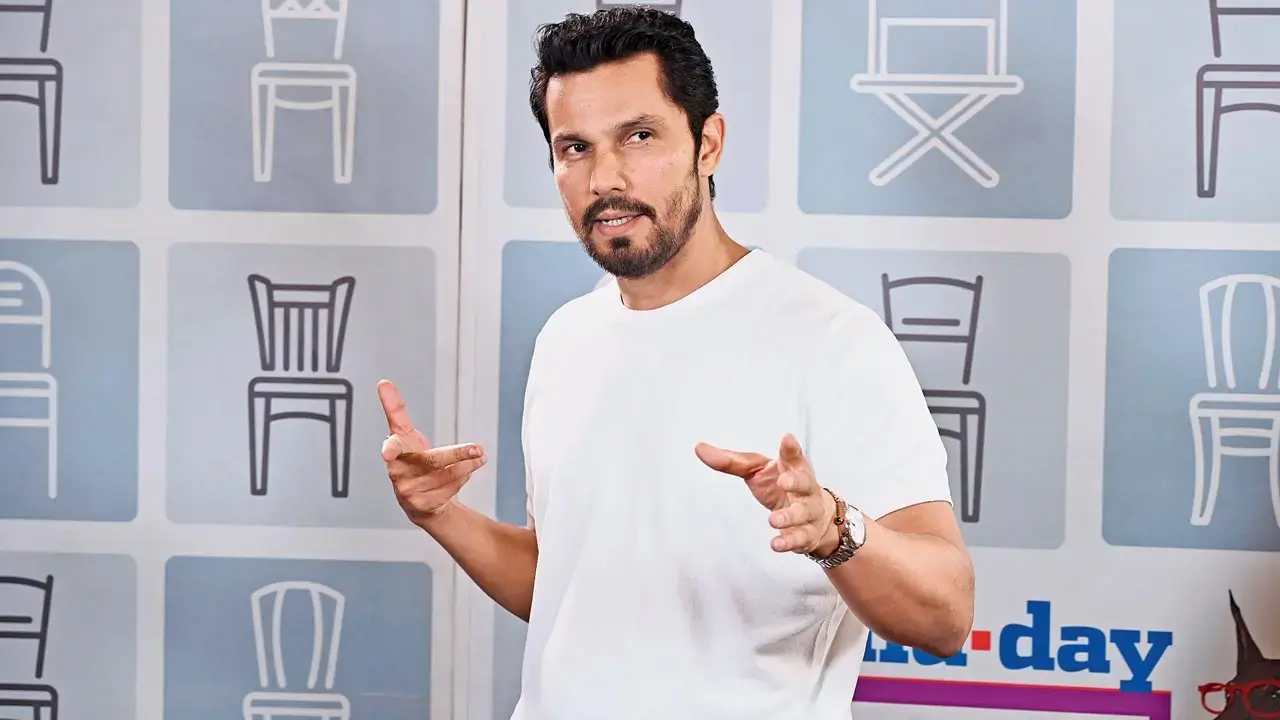 Randeep Hooda shares the stage with rapper Dhanda Nyoliwala