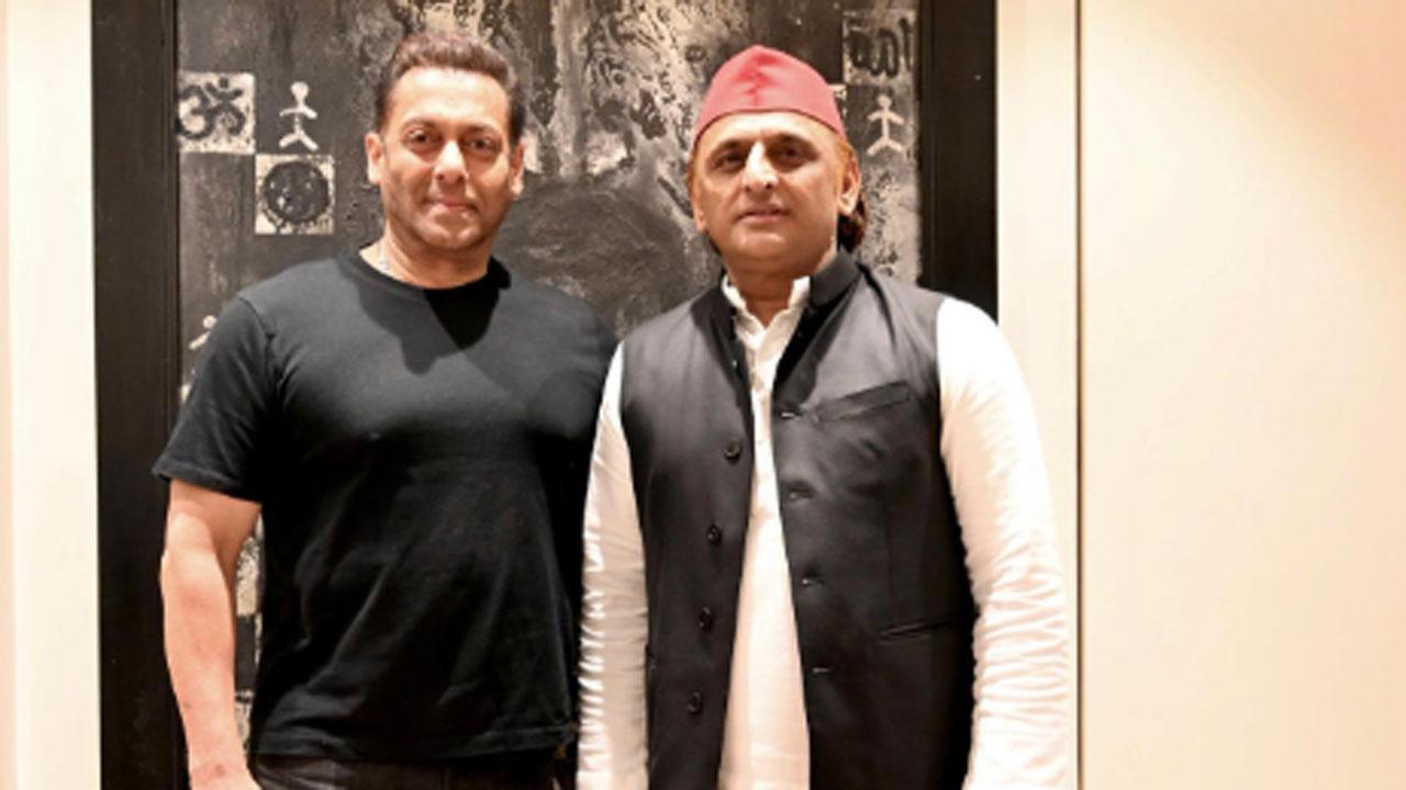 Salman Khan meets Akhilesh Yadav in Mumbai, pic goes viral