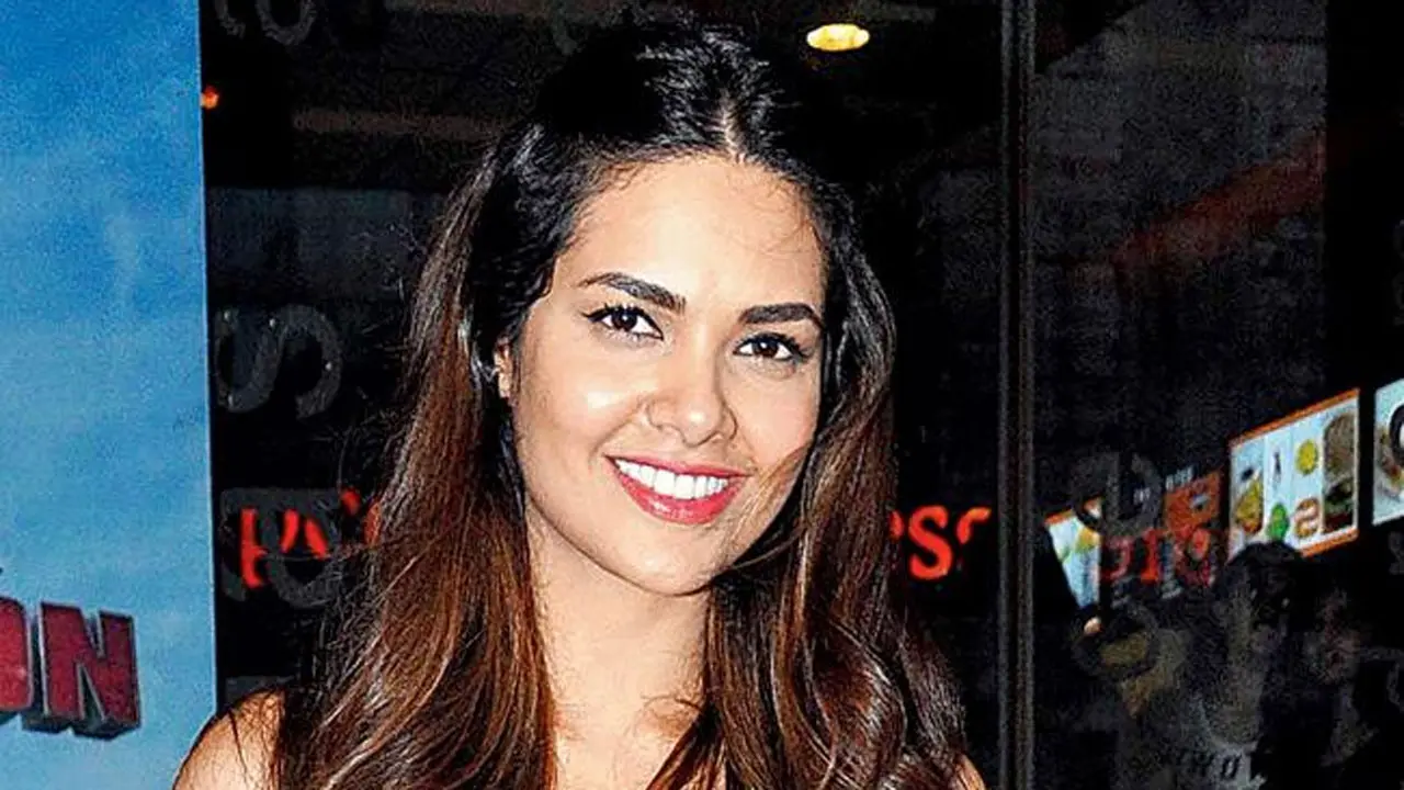 Esha Gupta shares heartwarming birthday wish for Yo Yo Honey Singh