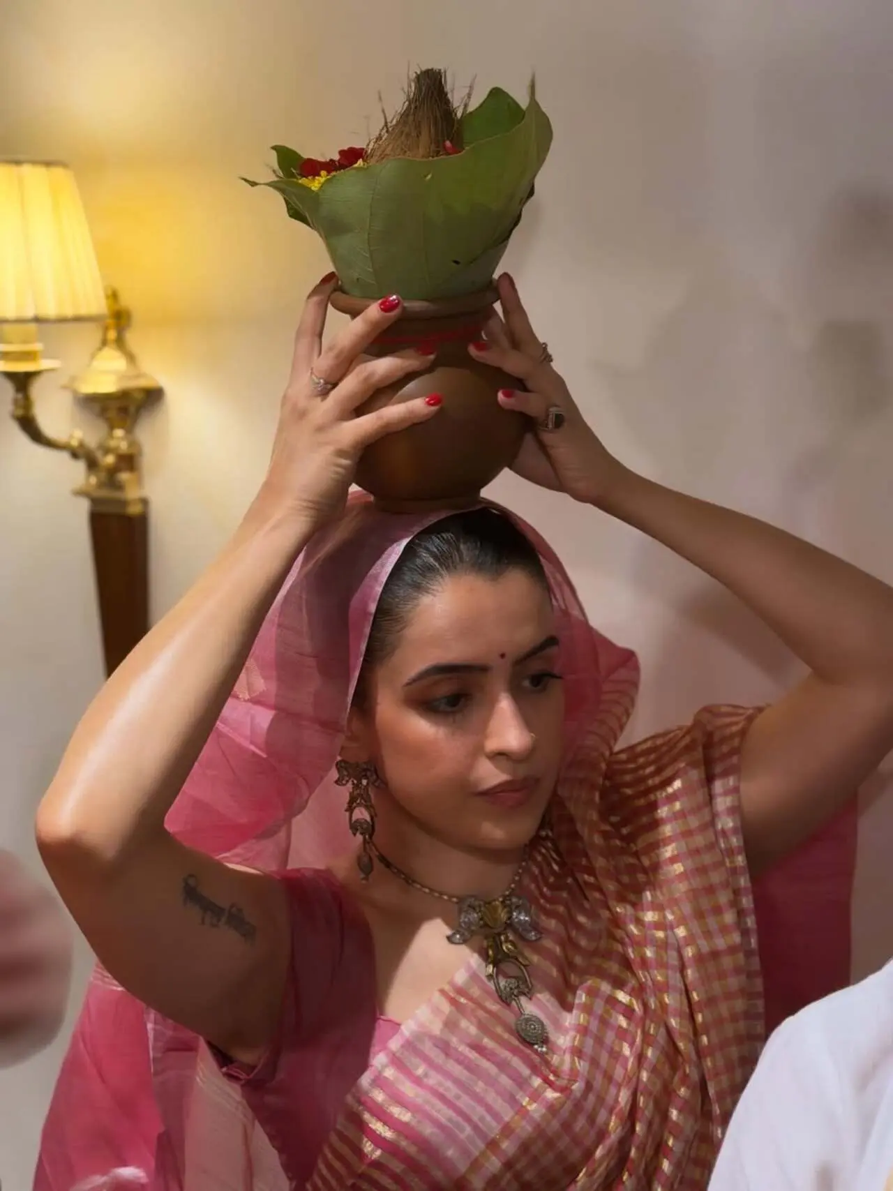 Soft ambient lighting: Wall lamps and decorative lights add warmth and a homely glow to the interiors