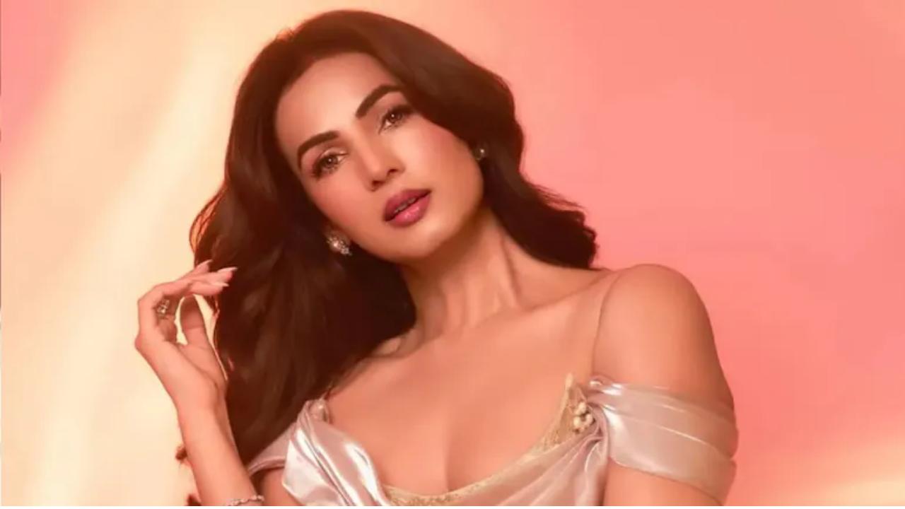 Sonal Chauhan returns home after Dubai travel disruption amid West Asia tensions