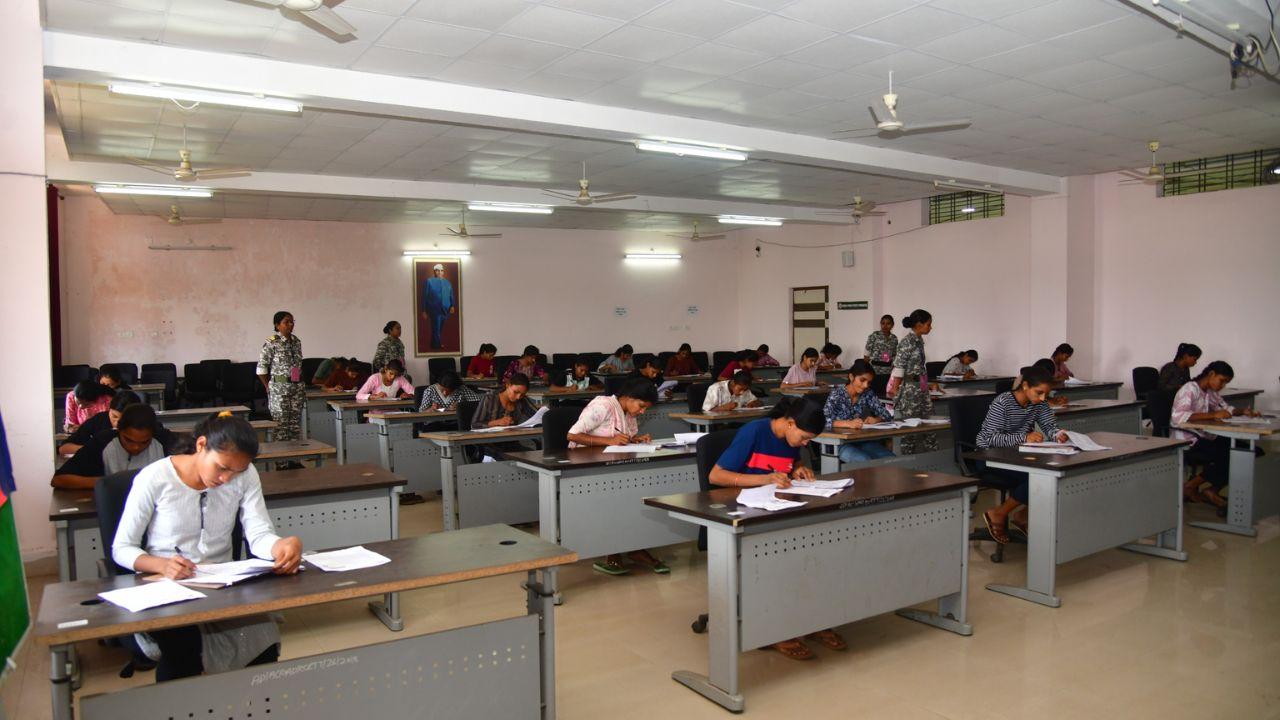 El examen de agente de policía de Gadchiroli registra una asistencia del 99,54 por ciento en todo el centro