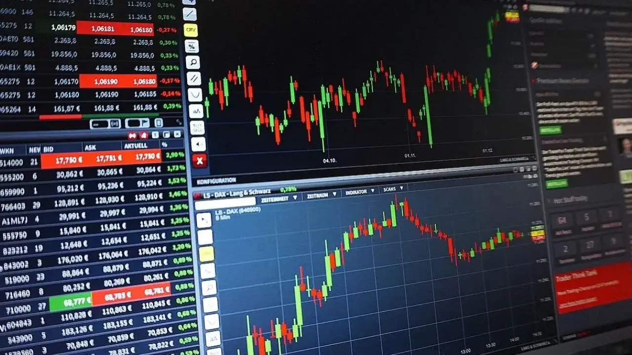 Market extend losses as bear runs continues; Sensex down by 590 points