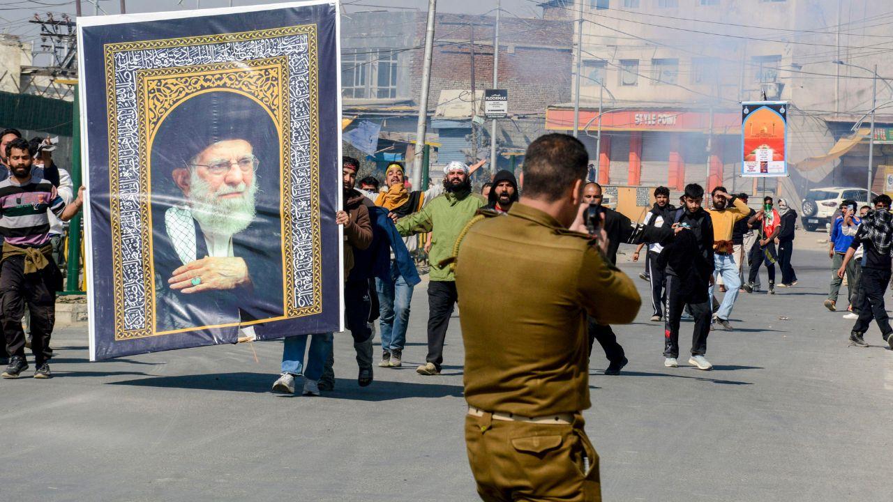 The protesters were seen beating their chests as they shouted anti-US and anti-Israel slogans