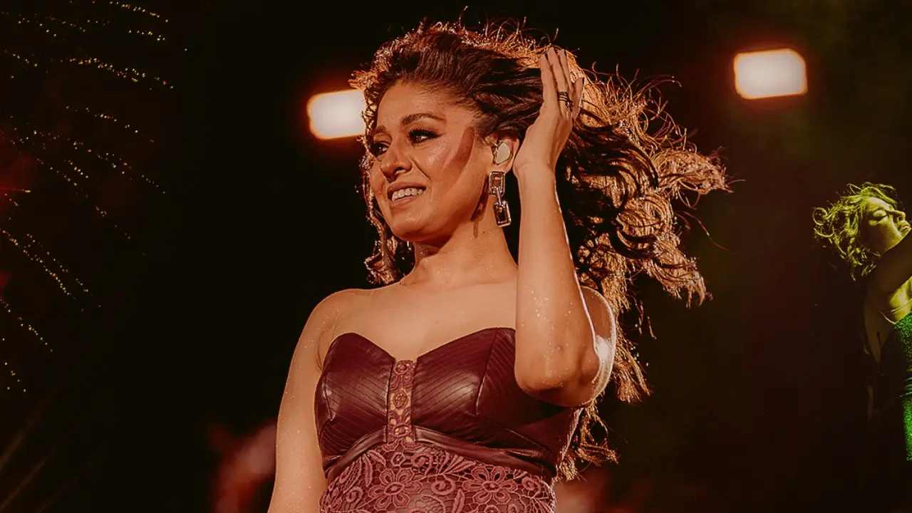 Sunidhi Chauhan Kolkata concert: Crowd surprises singer by singing in unison