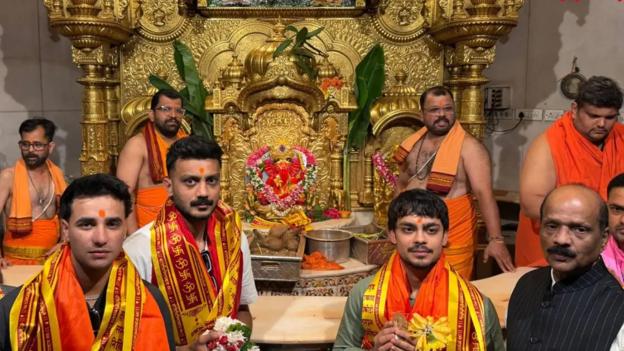 Team India cricketers pay visit to Siddhivinayak temple ahead of England clash