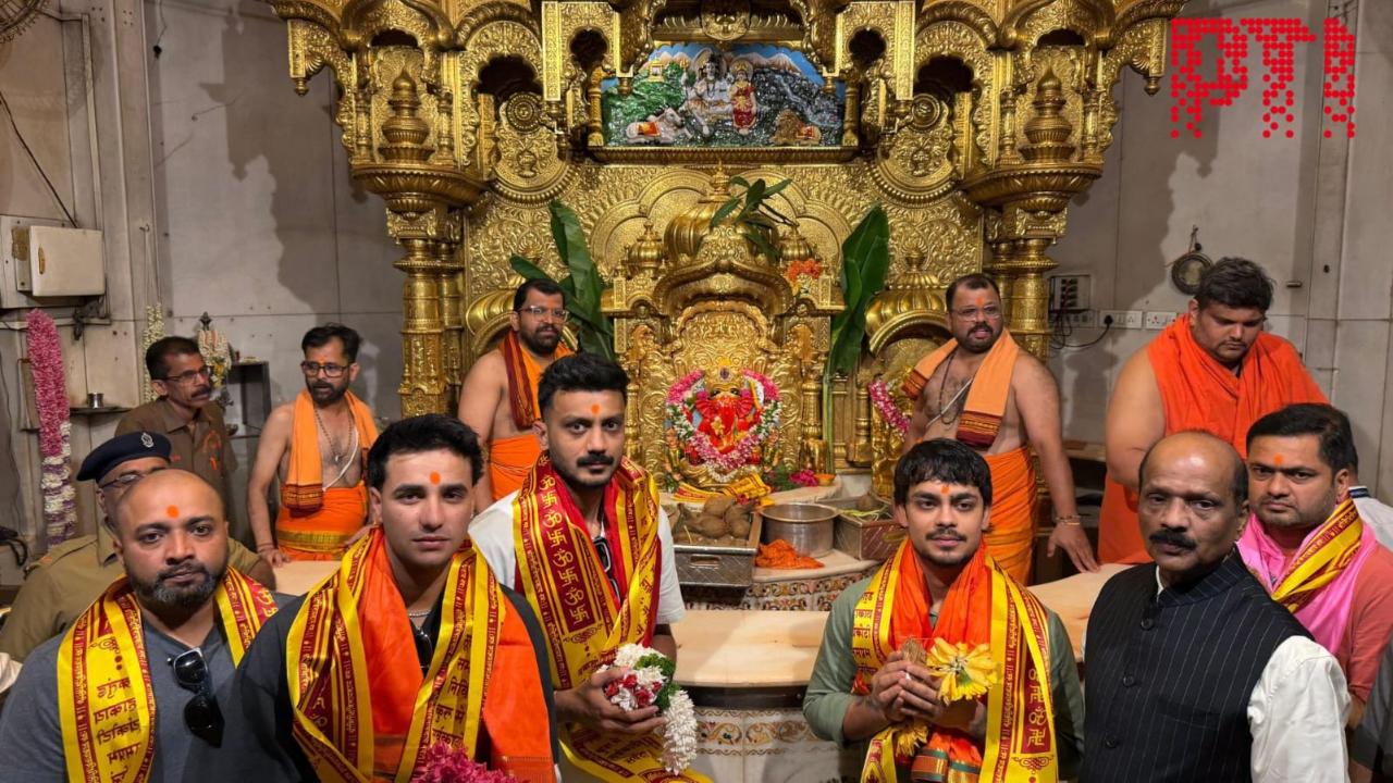 Team India cricketers pay visit to Siddhivinayak temple ahead of England clash Team India cricketers pay visit to Siddhivinayak temple ahead of England clash