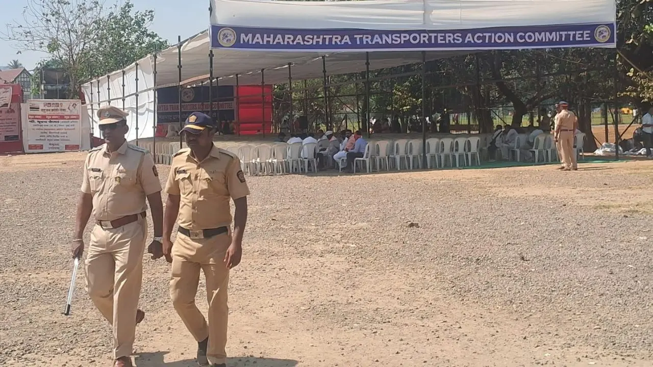 According to M-TAC representatives, transporters will stage protests at Azad Maidan in Mumbai and outside the Regional Transport Office (RTO) premises in other parts of the state before going on strike from midnight. PIC/ Sayyed Sameer Abedi
