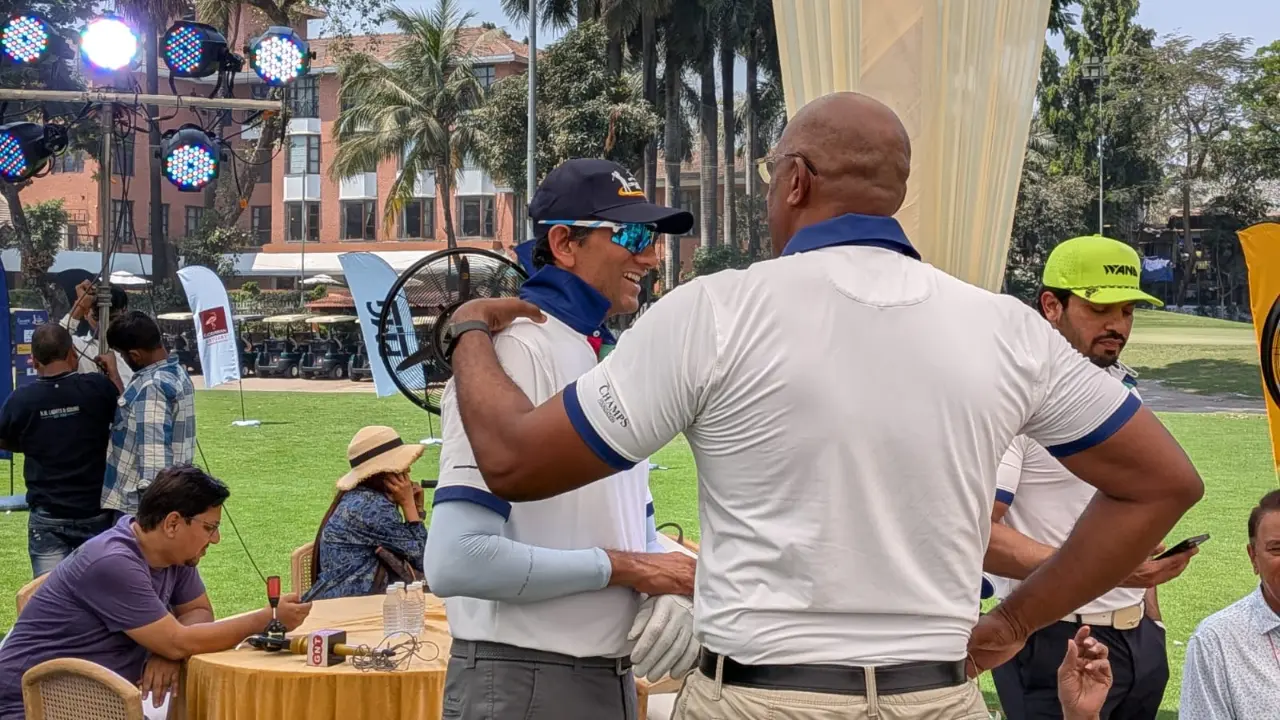 Former Team India pacer Venkatesh Prasad and former West Indies cricketer Ian Bishop also made their appearances at the event (Pic: Sujay Shivalkar)