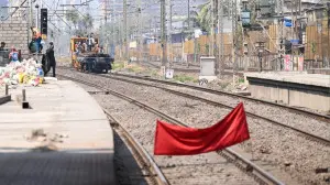 IN PHOTOS: CR workers inspect tracks and overhead wires near Vikhroli Station