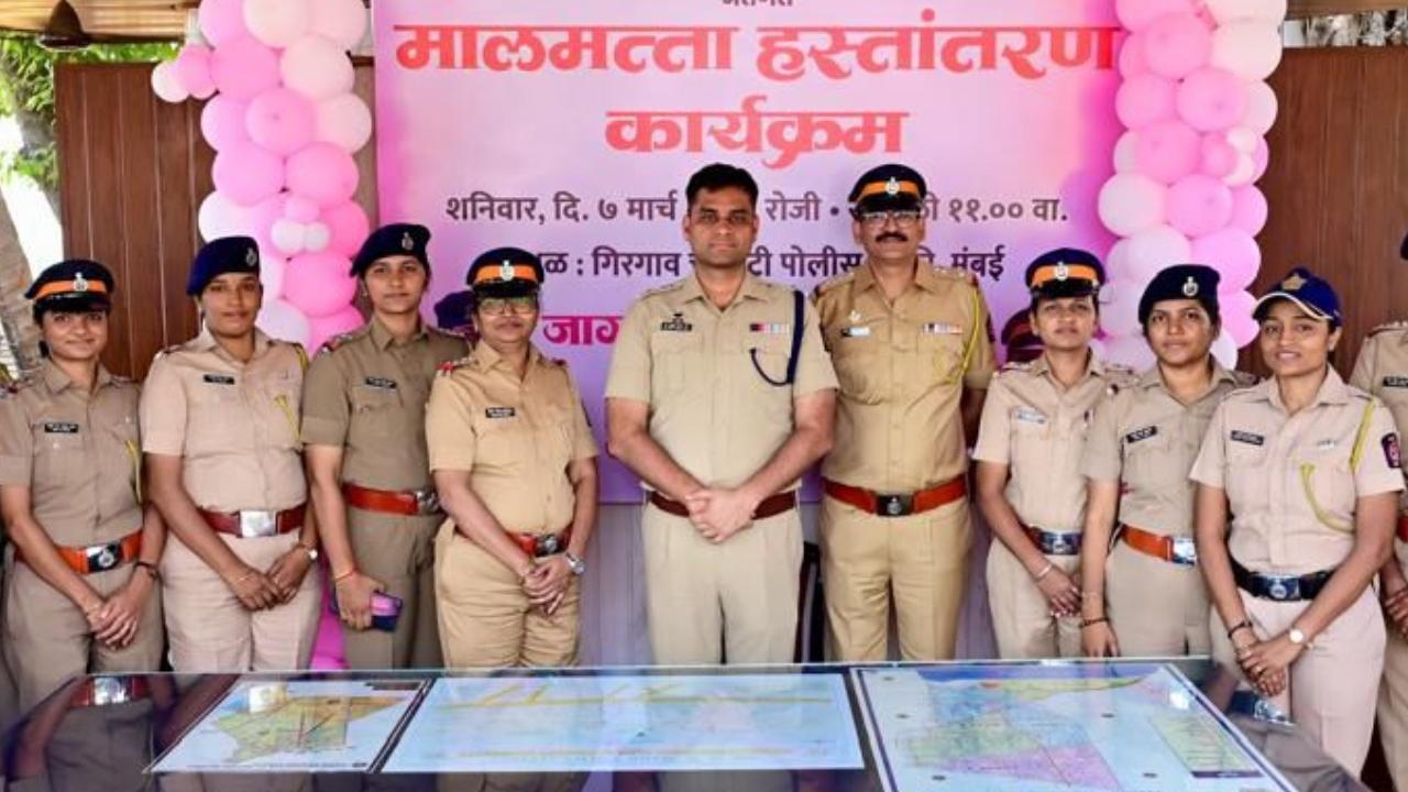 The initiative was carried out under the guidance of the Deputy Commissioner of Police of Mumbai Zone 2, in the presence of Nirbhaya officers, as part of efforts to recognise women’s rights, equality and their contribution to society