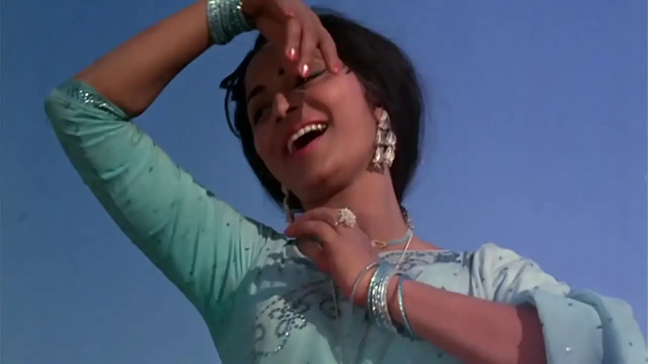 Aaj Phir Jeene Ki Tamanna Hai - Guide
It is a timeless song that celebrates freedom, self-discovery and the courage to start anew. Picturised on Waheeda Rehman’s character Rosie, the song reflects a woman breaking free from societal constraints and choosing to live life on her own terms.