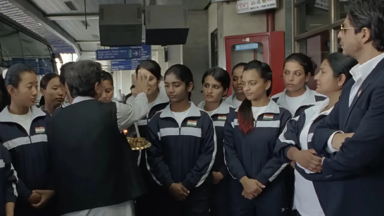Badal Pe Paon Hain – Chak De! India
Picturised on the determined women’s hockey team, the song reflects their excitement, hope and ambition as they rise above doubts and limitations.