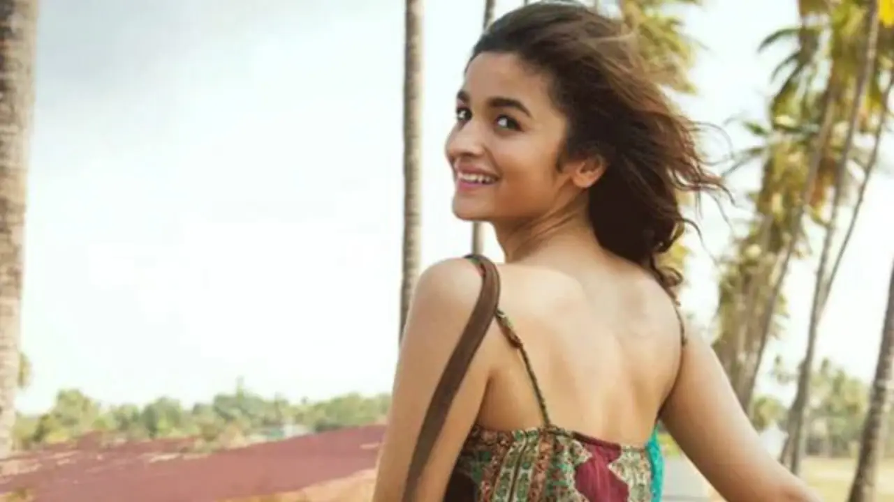 Love You Zindagi – Dear Zindagi 
Picturised on Alia Bhatt as she navigates personal struggles and discovers happiness in everyday moments, the song celebrates growth, healing and finding joy within oneself.