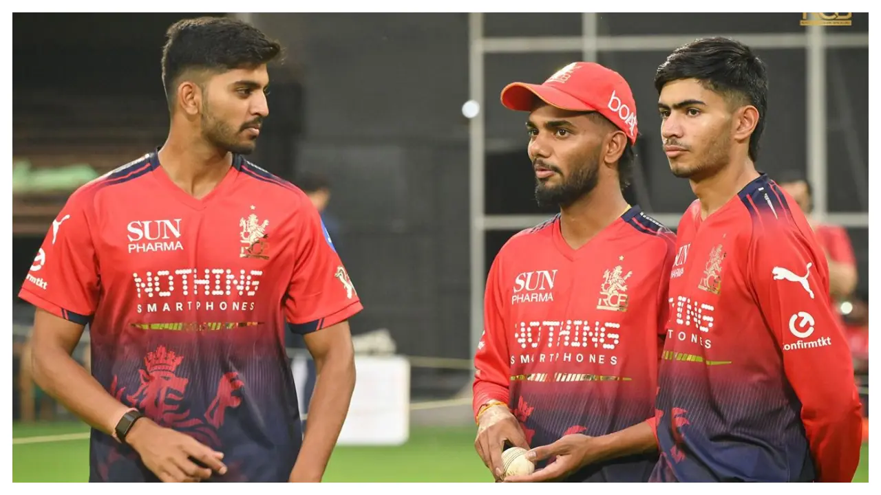 RCB has a good blend of young players and seniors for the upcoming season. The youngsters will be hoping to learn from greats like Virat Kohli and make their mark on the campaign.