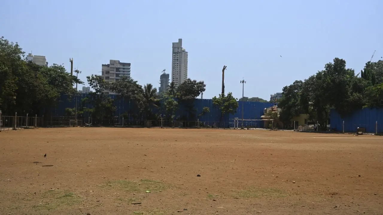 Jambori Maidan in BDD Worli remained nearly empty as the soaring temperatures discouraged outdoor activities. Pic/Ashish Raje