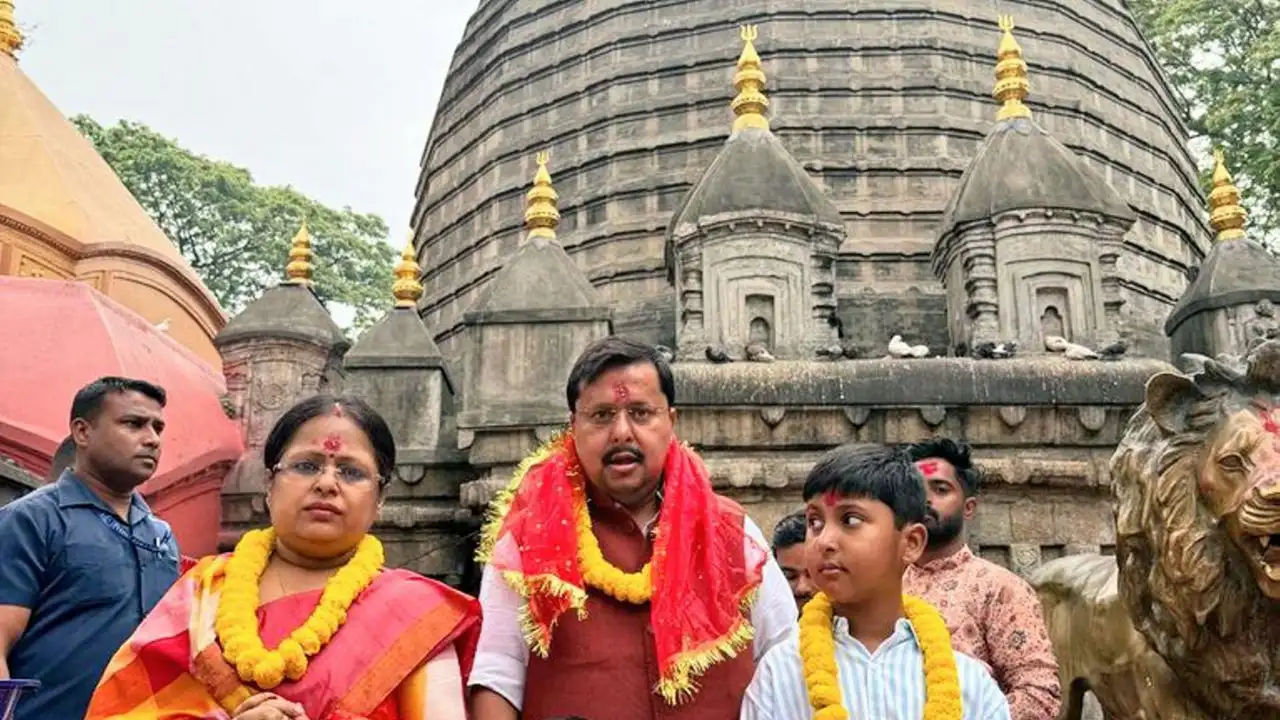BJP National President Nitin Nabin with family members during the visit to Kamakhya Temple. Pic/PTI
