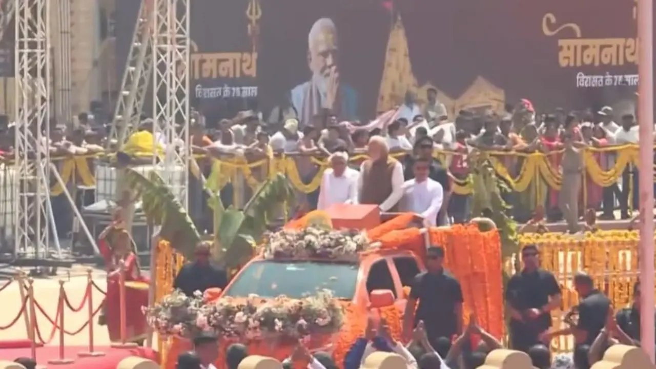 Residents and supporters line the streets waving flags and cheering as the Prime Minister&rsquo;s convoy passes through key routes in Somnath