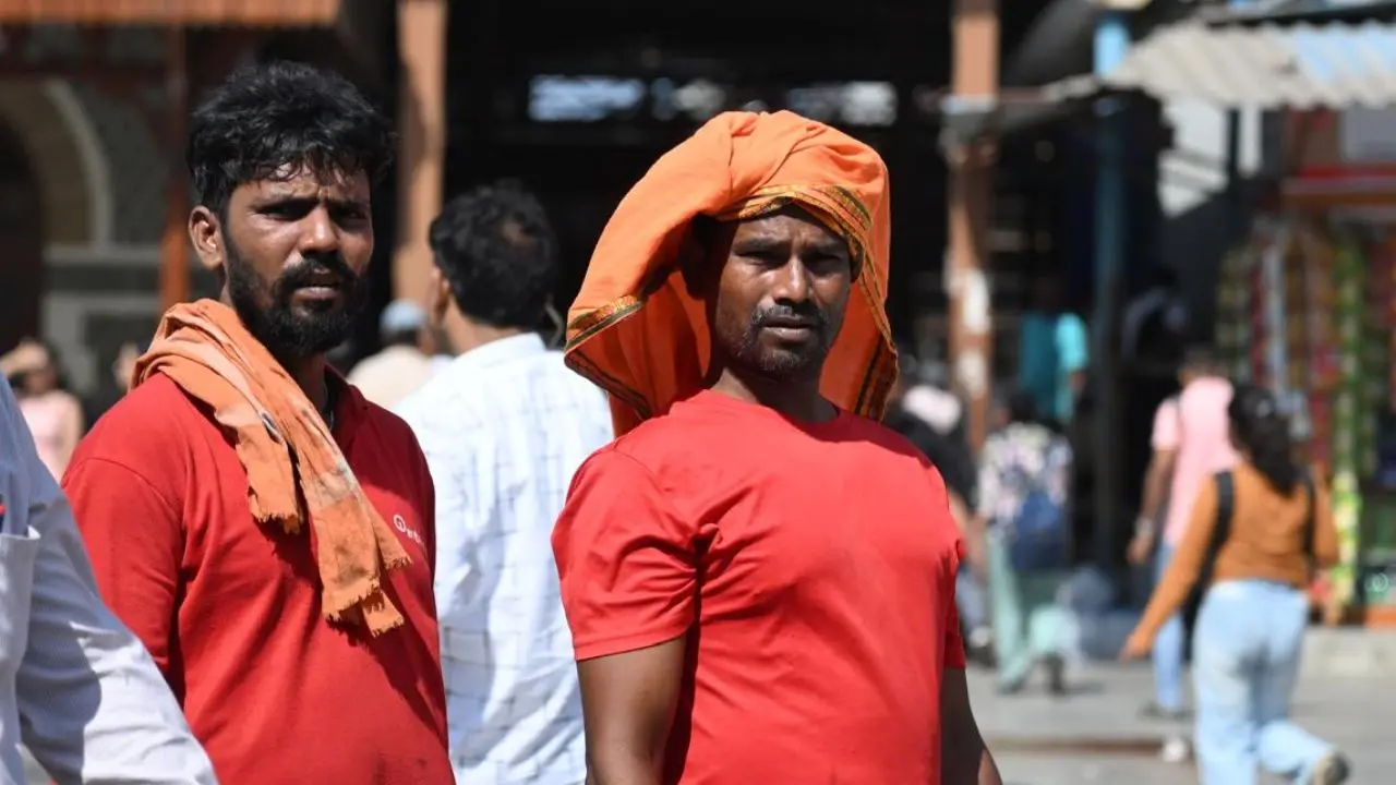 Heat wave like conditions in Mumbai likely to continue. (Pic/Atul Kamble)