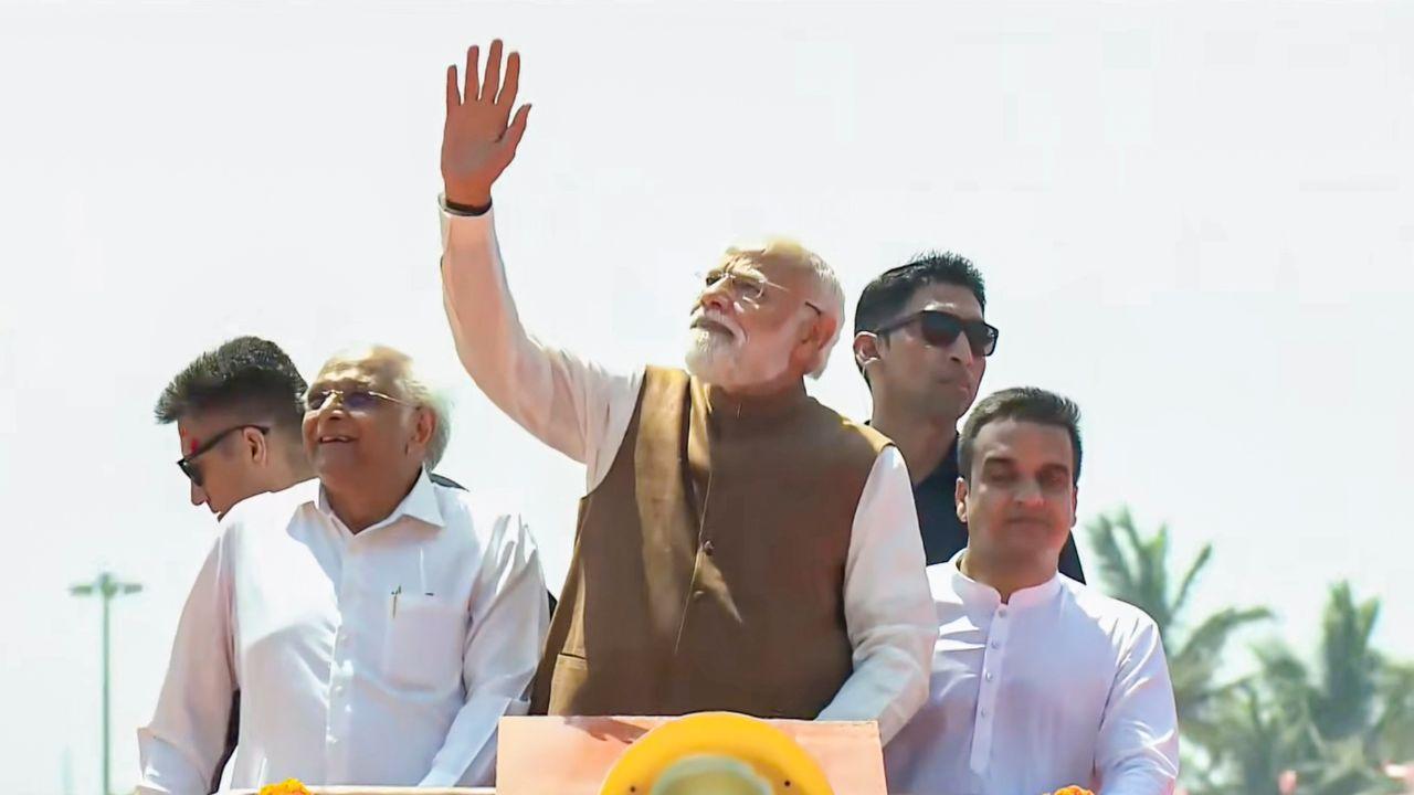 Security arrangements in place as PM Modi&rsquo;s roadshow moves through Somnath, marking the beginning of the 75-year restoration commemorations of the historic temple