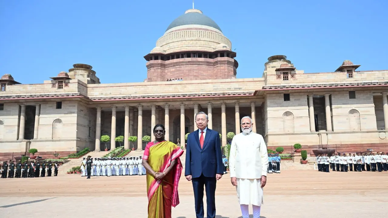 Droupadi Murmu and Narendra Modi warmly receive President To Lam at the forecourt of the presidential palace on Wednesday