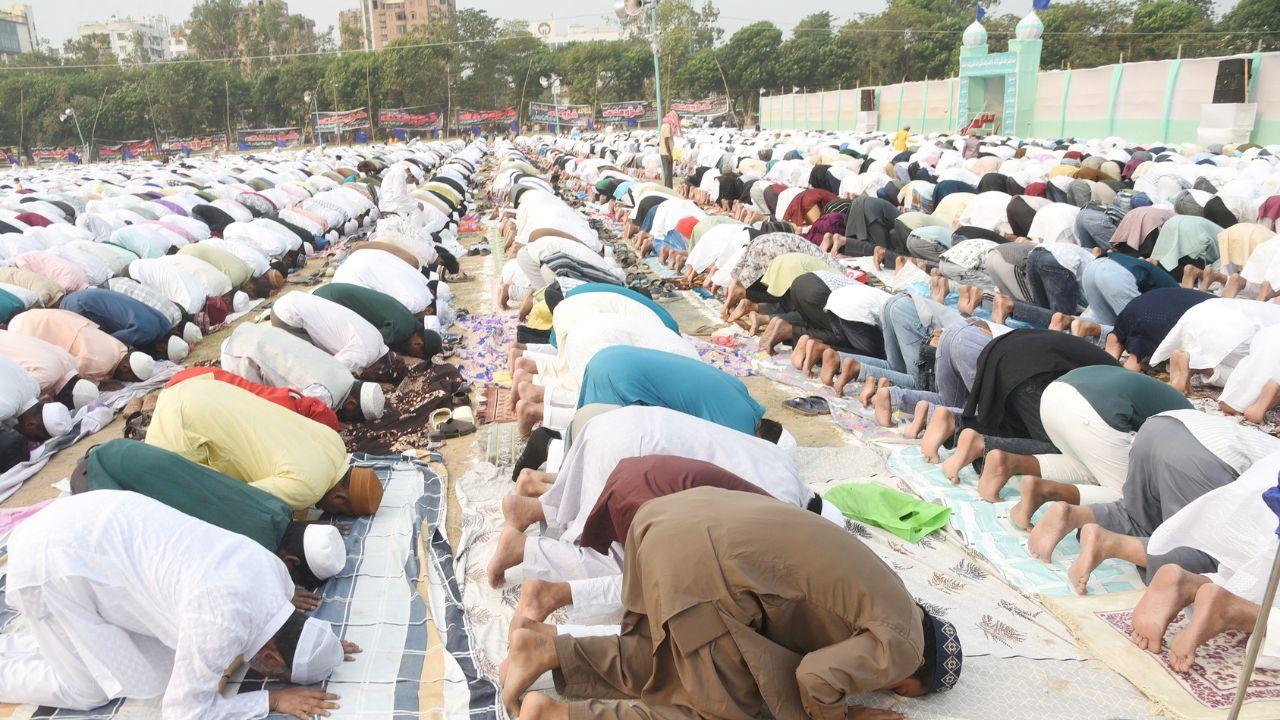 In Patna, large crowds gather to offer prayers on Eid al-Adha, also known as the 'Festival of Sacrifice' In Patna, large crowds gather to offer prayers on Eid al-Adha, also known as the 'Festival of Sacrifice'