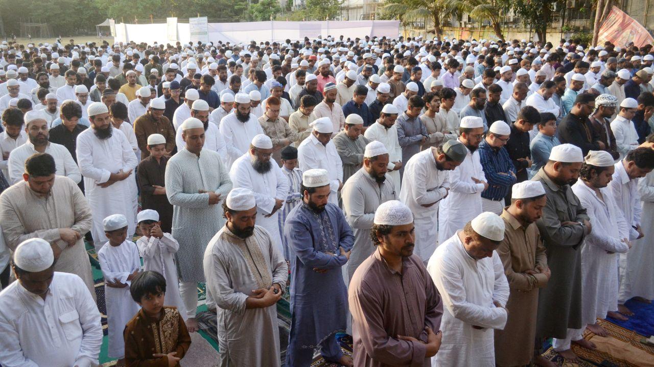 Muslims begin the day by dressing in their best or new clothes and attending special morning prayers at their local mosque as seen here in Navi Mumbai's Yashwantrao Chavan Ground Muslims begin the day by dressing in their best or new clothes and attending special morning prayers at their local mosque as seen here in Navi Mumbai's Yashwantrao Chavan Ground